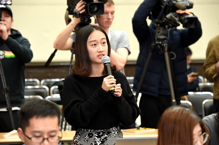 中国证券报记者提问.jpg