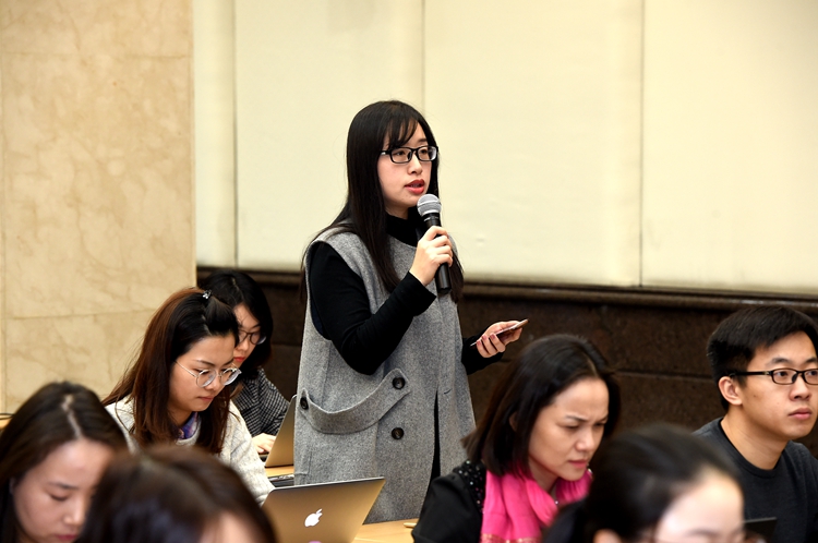 经济参考报记者提问.jpg