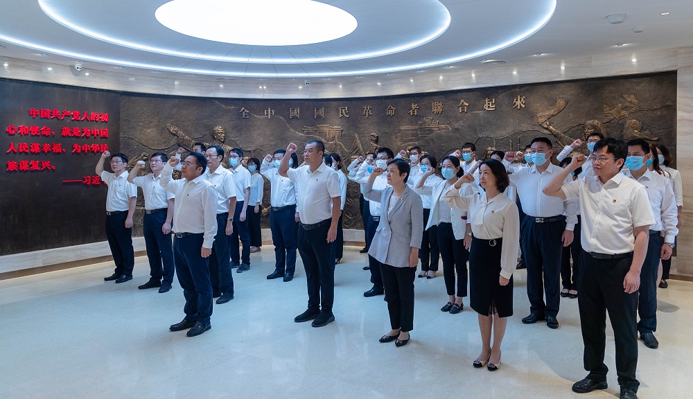 参观-小.jpg