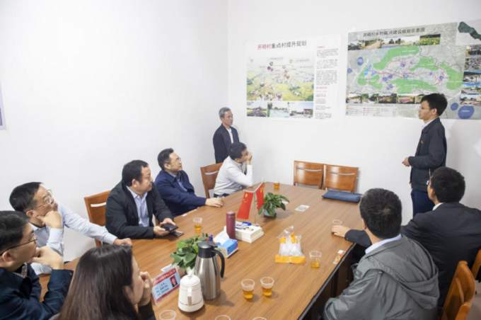 3戴运龙前往南丰镇开明村听取驻村第一书记规划.png